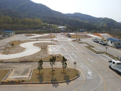 최신 자동차운전전문학원 사진 1