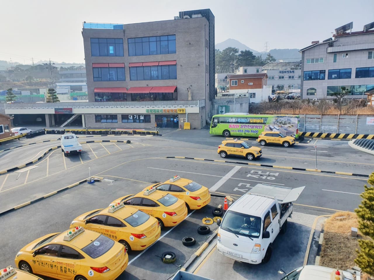동창원자동차운전전문학원